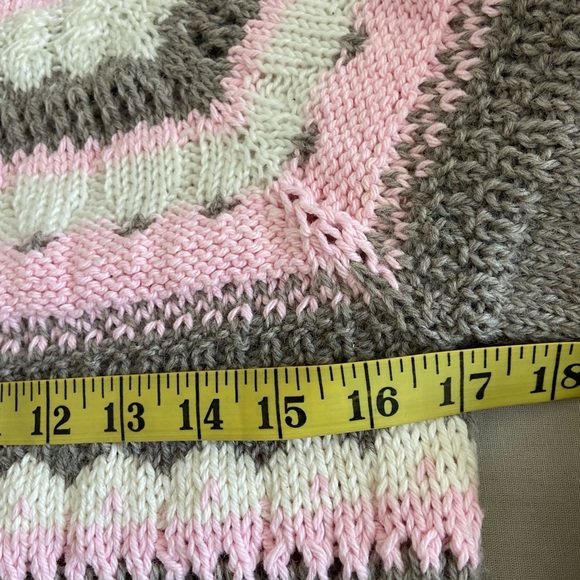Hand knitted wool sweater size small pink grey white color block - Picture 9 of 13